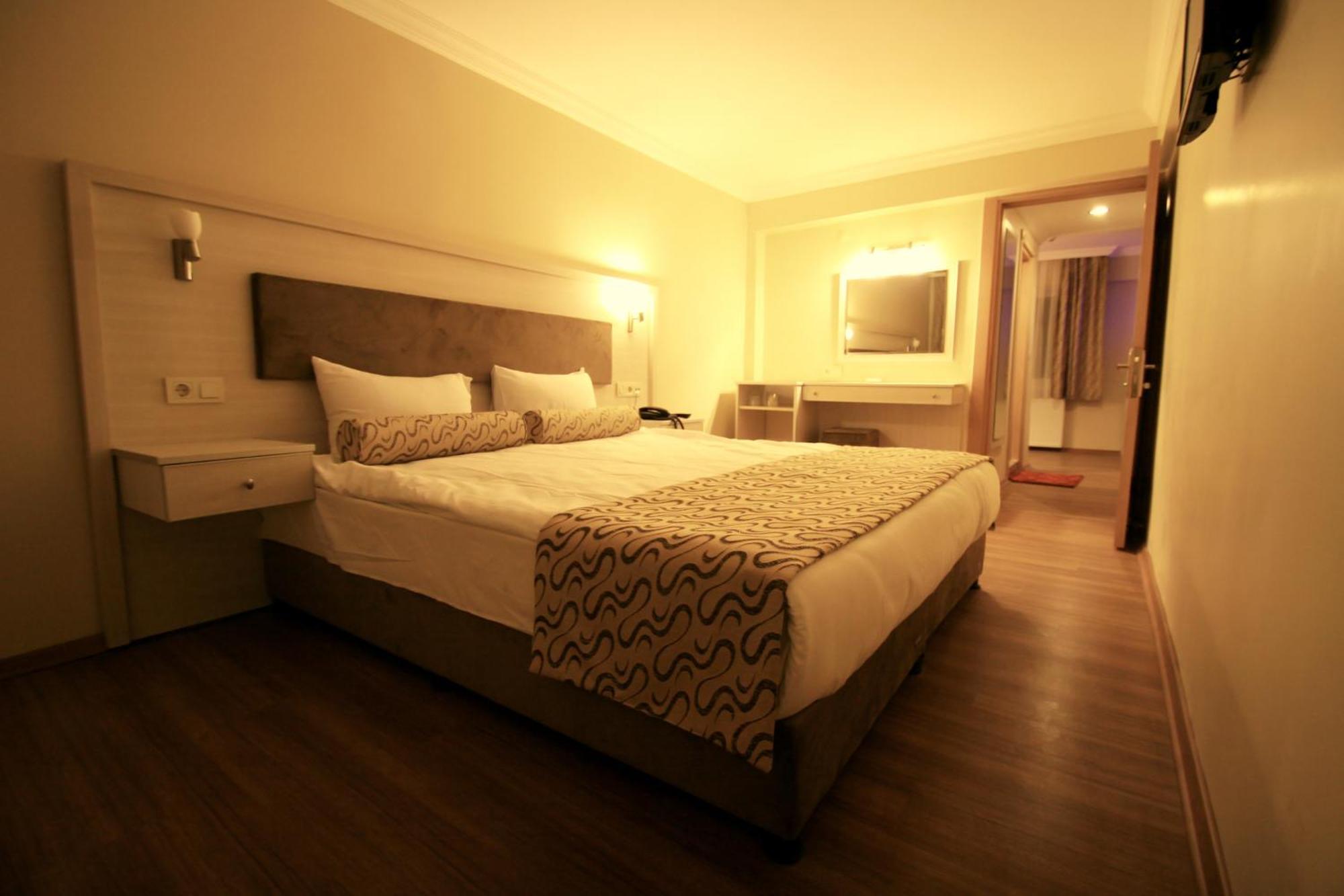 איזמיר Grand Zeybek Hotel מראה חיצוני תמונה