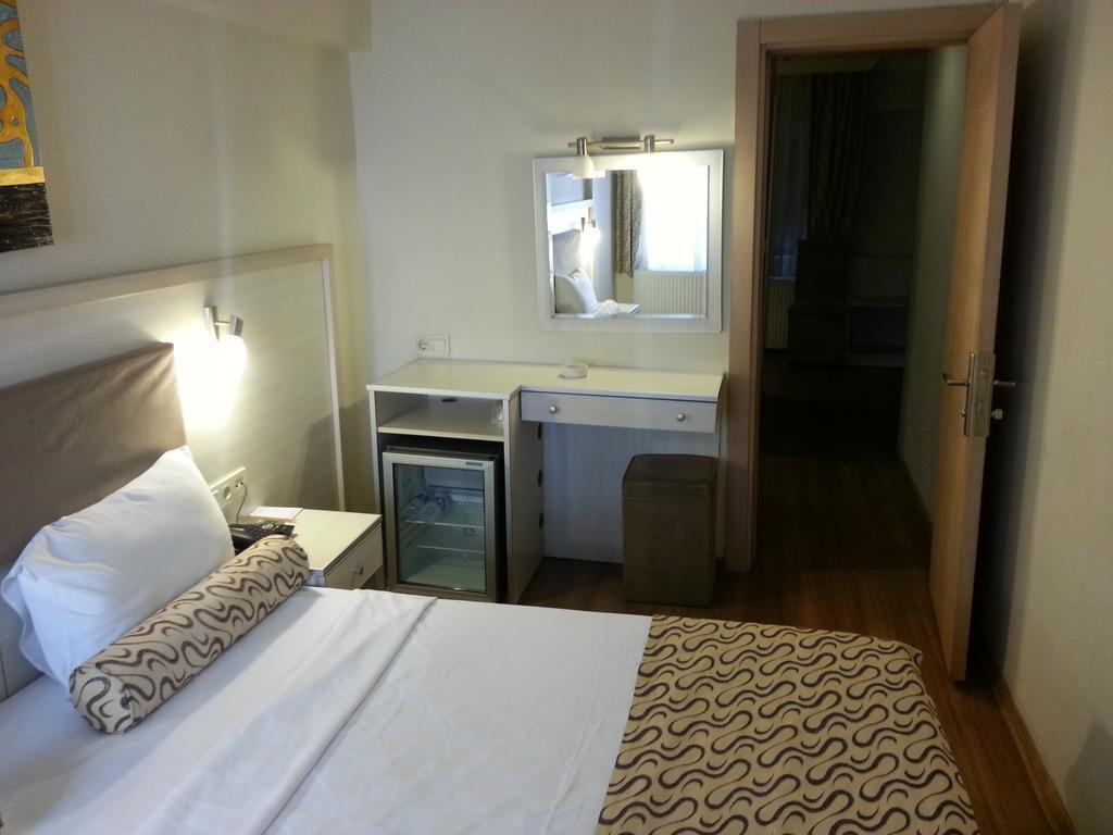 איזמיר Grand Zeybek Hotel מראה חיצוני תמונה